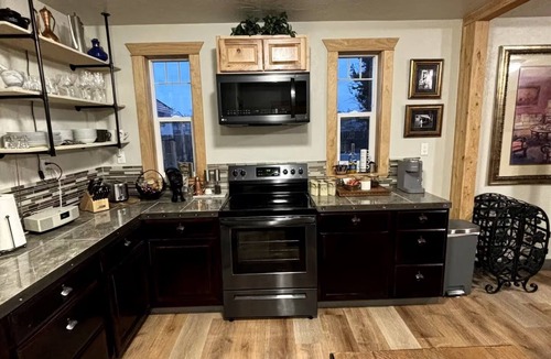 Somers House | Charming 2-bedroom house in beautiful Somers with AC