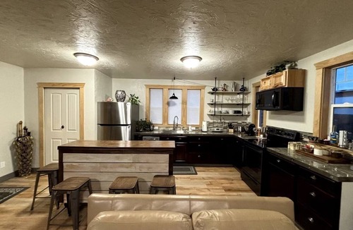 Somers House | Charming 2-bedroom house in beautiful Somers with AC