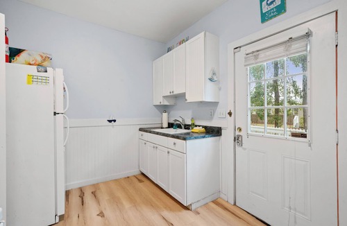Thunderbolt Cottage | Charming 2-bedroom Shrimper's Cottage Close to Thunderbolt Marina in Savannah