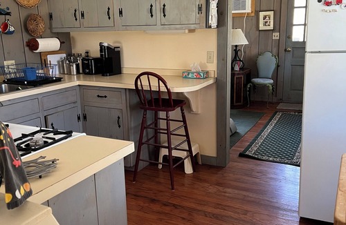 Killingworth Cottage | Charming 2-bedroom farm cottage in quiet Killingworth neighborhood