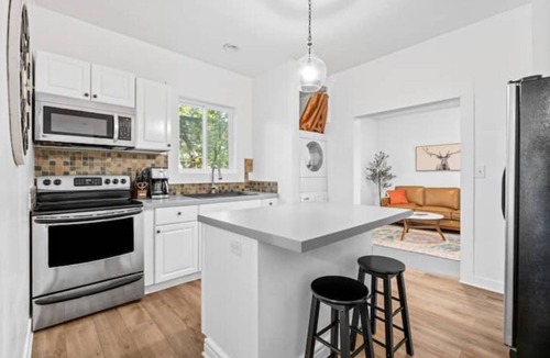 Sandpoint Cottage | Charming 2-BR Cottage-Walk to Downtown & Lake Pend Oreille
