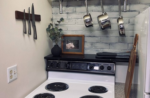 Plains Cottage | Charming 2-BR, no cleaning fees, cozy fireplace