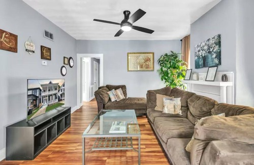 Portsmouth Apartment | Charming 2 BR vintage duplex upstairs apartment in Historic Portsmouth AC & WIFI