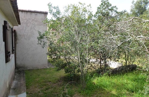 Santa Giulia House | Charming 2BR Mini-Villa, 100m to Santa-Giulia Beach, Terrace, BBQ, Private Parking, A/C in Living Room