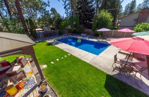 Spokane Valley House | Charming 3 Bed 2 and a half Bath Family Oasis - Pool BBQ Fire Pit