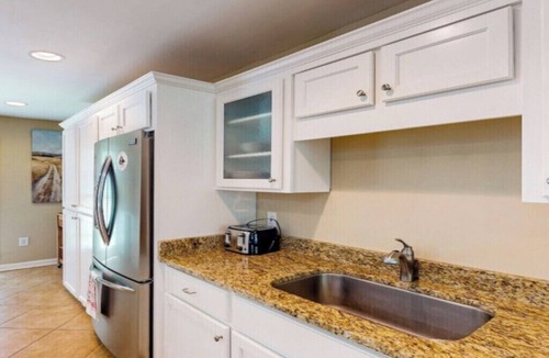 Isle of Hope Historic District House | Charming 3-bed, 2- bath house with open concept living and sunroom in Savannah
