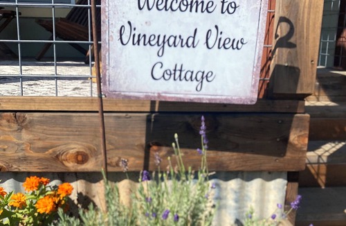 California Wine Country Cottage | Charming 3-bedroom 2 bath cottage with vinyard views in welcoming Hopland