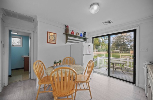 Misquamicut Cottage | Charming 3-bedroom cottage in superb Westerly with WiFi, AC