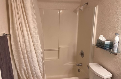 Las Vegas House | Charming 3-bedroom farmhouse with AC and WiFi in brilliant Las Vegas