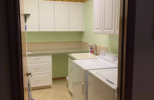 Rathdrum House | Charming 3-bedroom house sleeps 8 with high speed WiFi in Twin Lakes Village