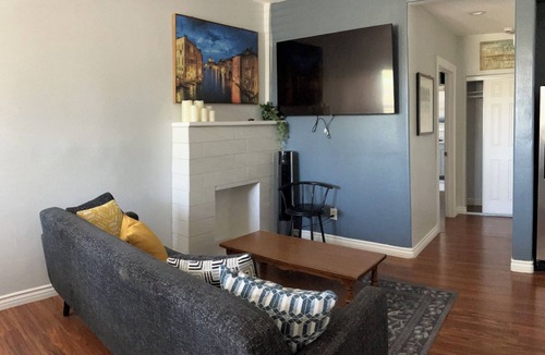 Governmental Mall House | Charming 3-bedroom house in pleasant Phoenix with AC, WiFi