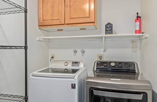 Mesa House | Charming 3-bedroom house with Pool, WiFi and AC in amazing Mesa
