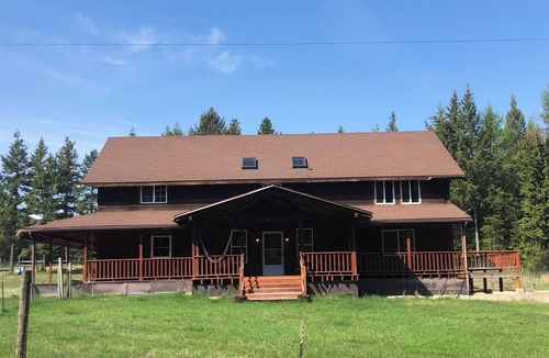 Elk House | Charming 3-bedroom house with WiFi, AC in peaceful Elk