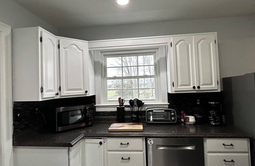 Georgetown Cottage | Charming 3-bedroom pet-friendly cottage in lovely Georgetown w big fenced yard