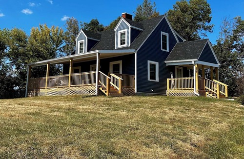 Georgetown Cottage | Charming 3-bedroom pet-friendly cottage in lovely Georgetown w big fenced yard