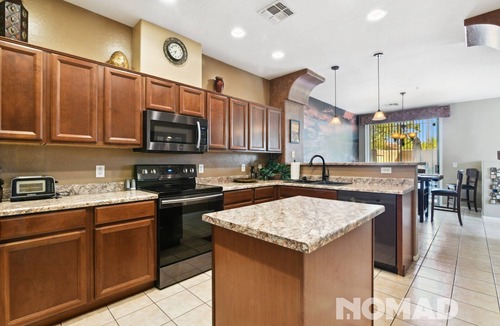 Anthem East Side House | Charming 3-bedroom townhome in foothills of Daisy Mountain in beautiful Anthem