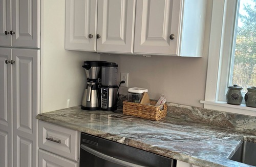 Charlestown House | Charming 3-bedroom townhome-like guest unit with AC and WiFi in QEBA