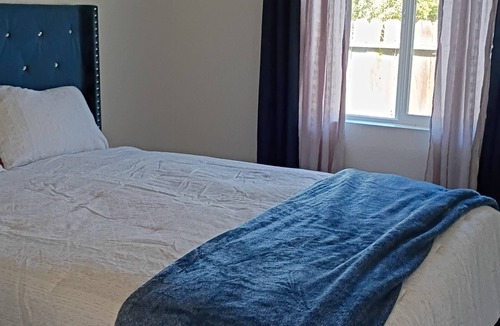 Fresno House | Charming 3 rooms Newly Remodeled Ranch-Style Home Just Outside the City