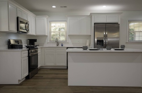 Lebanon House | Charming 3BR Retreat in Lebanon Patio, Parking & Comfort