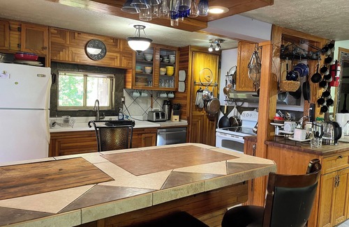 Pomeroy Bed & Breakfast | Charming 4-bedroom country home; AC and full kitchen between Pomeroy & Athens