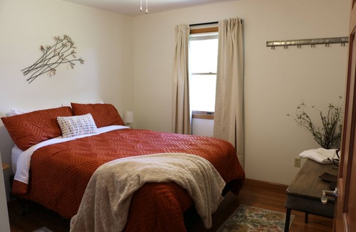Waucoma House | Charming 4 Bedroom Home in Waucoma, Iowa-River front property