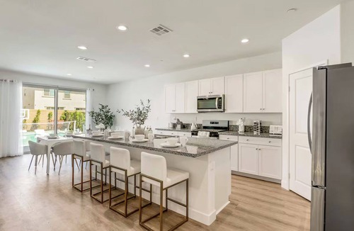 Coachella House | Charming 7-bedroom house Pickleball+Spa+Pool+BBall+13Beds