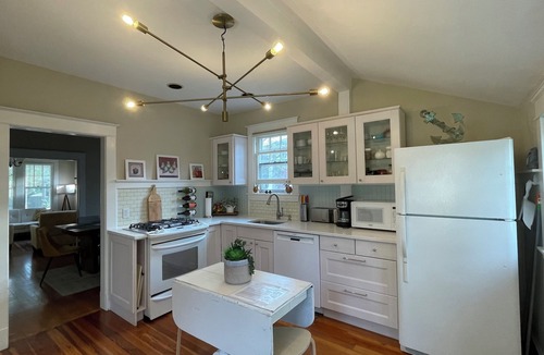 Annapolis House | Charming Annapolis Cottage-Steps from Naval Academy & Downtown with parking.
