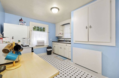Fort Wayne Apartment | Charming Apartment by Lakeside Park | Garden Views
