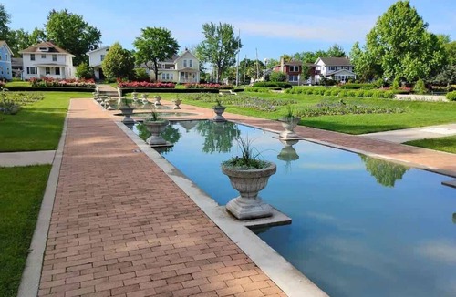 Fort Wayne Apartment | Charming Apartment by Lakeside Park | Garden Views