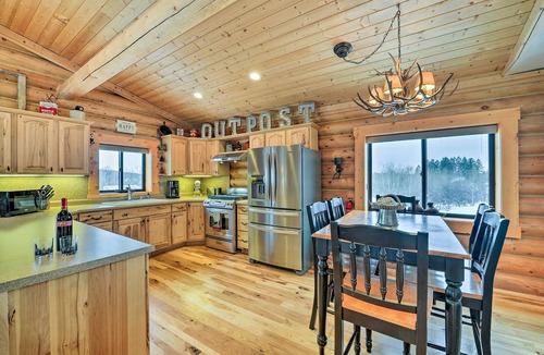Bedford Cottage | Charming Bedford Cabin w/Private Hot Tub!