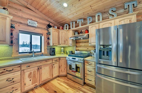 Bedford Cottage | Charming Bedford Cabin w/Private Hot Tub!