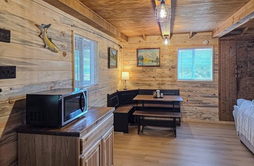 Alpine Village Cabin | Charming cabin close to activities with spacious deck and great views