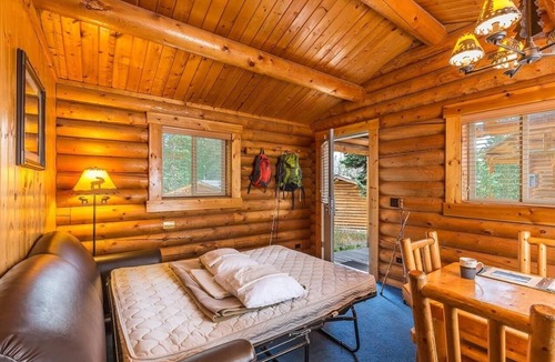 Moran Hotel | Charming Cabin with Mountain Views | Perfect for Family Nature Trip