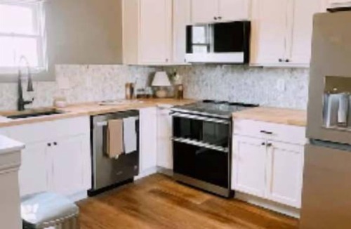 Indianapolis Apartment | Charming Carriage house in Popular Bates Hendricks