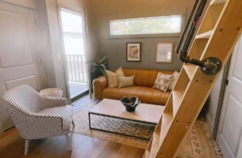 Indianapolis Apartment | Charming Carriage house in Popular Bates Hendricks