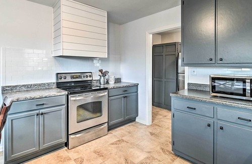 Cave City Cottage | Charming Cave City Vacation Rental w/Fire Pit!