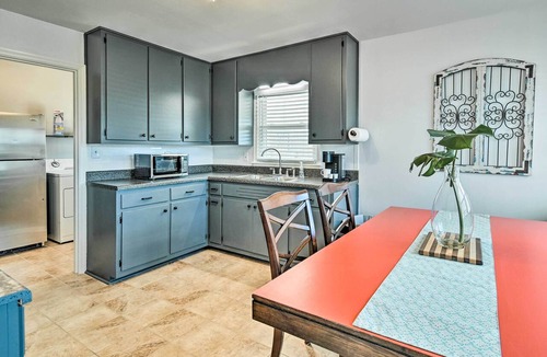 Cave City Cottage | Charming Cave City Vacation Rental w/Fire Pit!