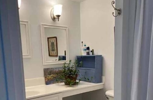 Irvington Cottage | CHARMING COTTAGE, 3 AND FULL 3, KAYAK DOCK, POOL