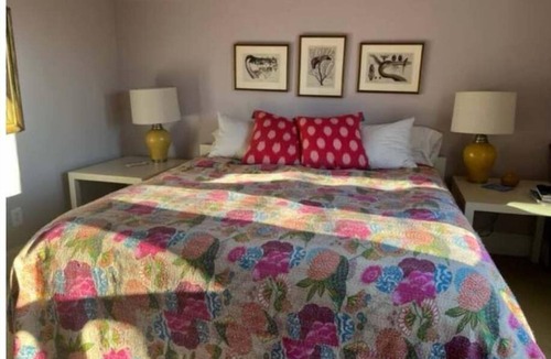 Irvington Cottage | CHARMING COTTAGE, 3 AND FULL 3, KAYAK DOCK, POOL
