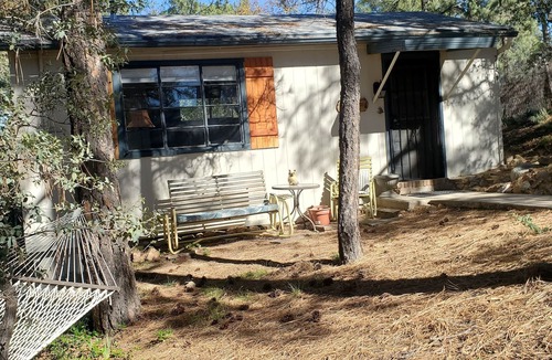 Mountain Club Apartment | Charming Cottage in the Pines of Prescott ONE mile from Historic Whiskey Row