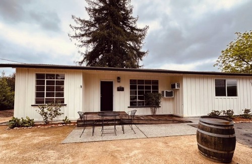 Oak Knoll House | Charming Cottage in the Napa Valley-Vineyard Views