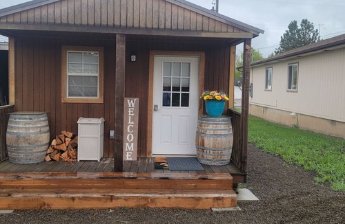 Cottonwood Cottage | Charming cottage in serene Cottonwood with AC, WiFi.