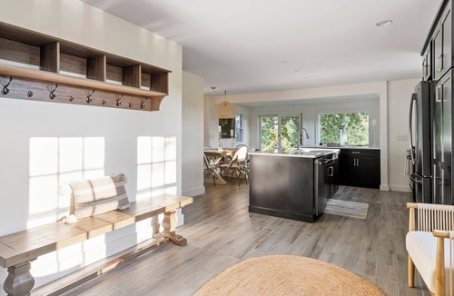 Charlestown Cottage | Charming Cottage on Freshwater Pond in Charlestown