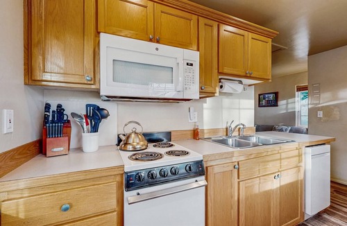 McCall Cottage | Charming cottage with deck, yard & firepit - walk to lake & downtown