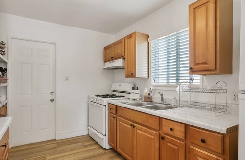 Tulare Cottage | Charming Cottage with Wi-Fi + Hot Tub