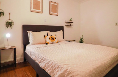 Bakersfield Bed & Breakfast | Charming East Side Vintage Home+Near Downtown