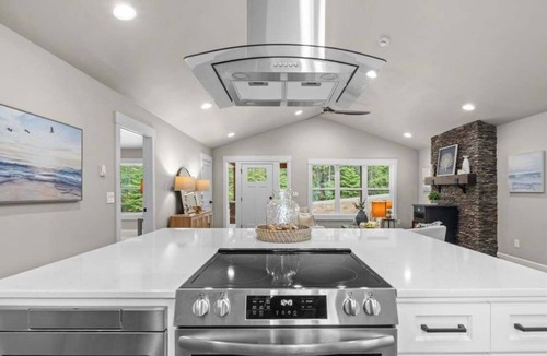 Newport House | Charming Family Home with Scenic Views — Steps from Diamond Lake!