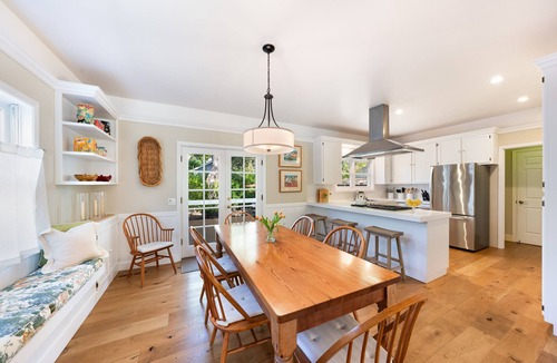 St. Helena House | Charming Farm House Downtown St. Helena! 3bedrooms/3baths Permit # PL24-042