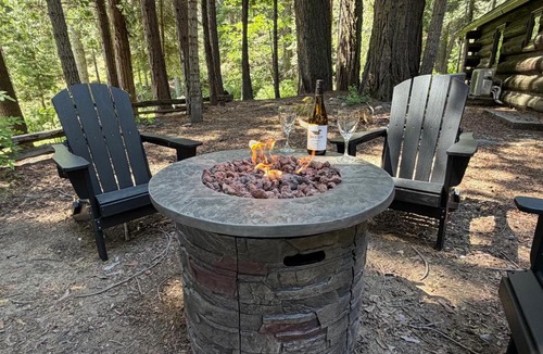 Fish Camp House | Charming Fully Renovated Log Cabin, 2 miles to Yosemite South Gate!