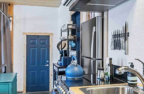 Bozeman House | Charming Garage Studio 10 min. from the airport Centrally Located Pet-friendly!